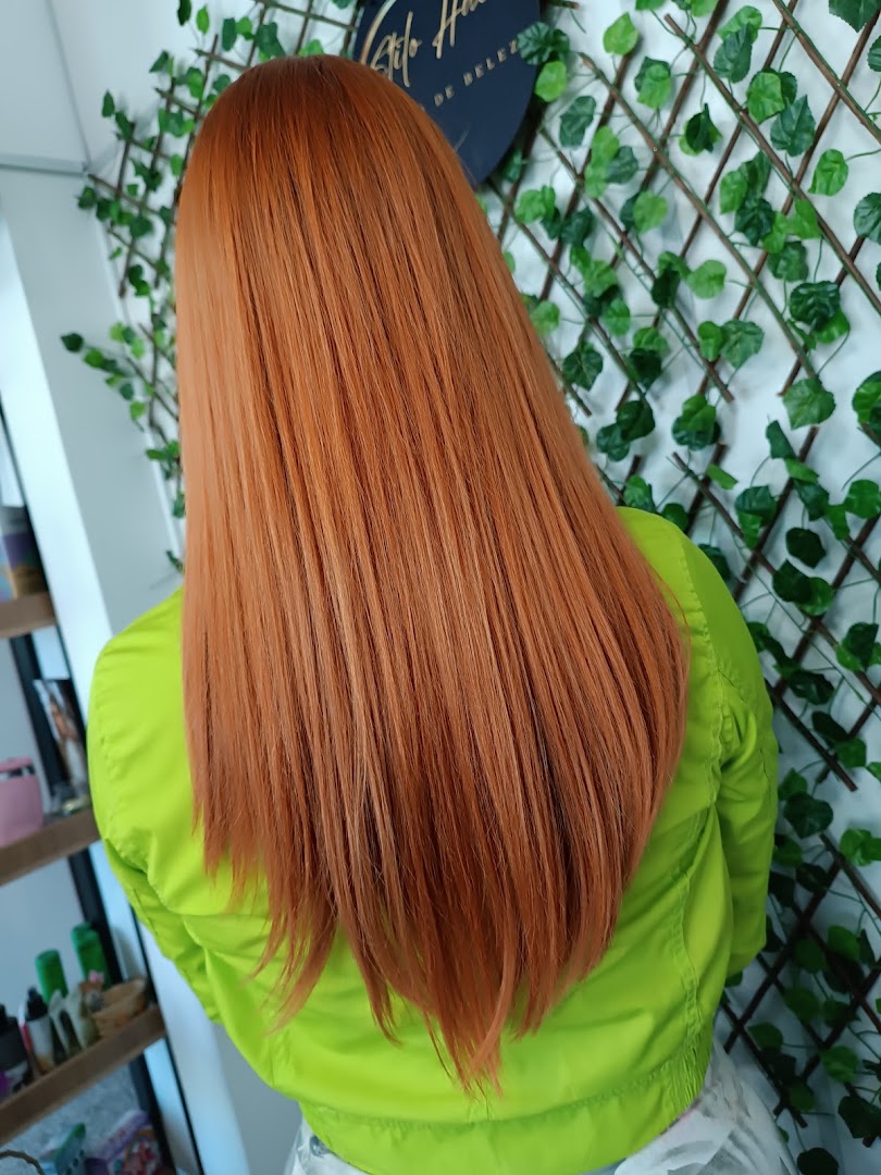 Coloração ruiva em cabelo longo feita no Stilo Hair